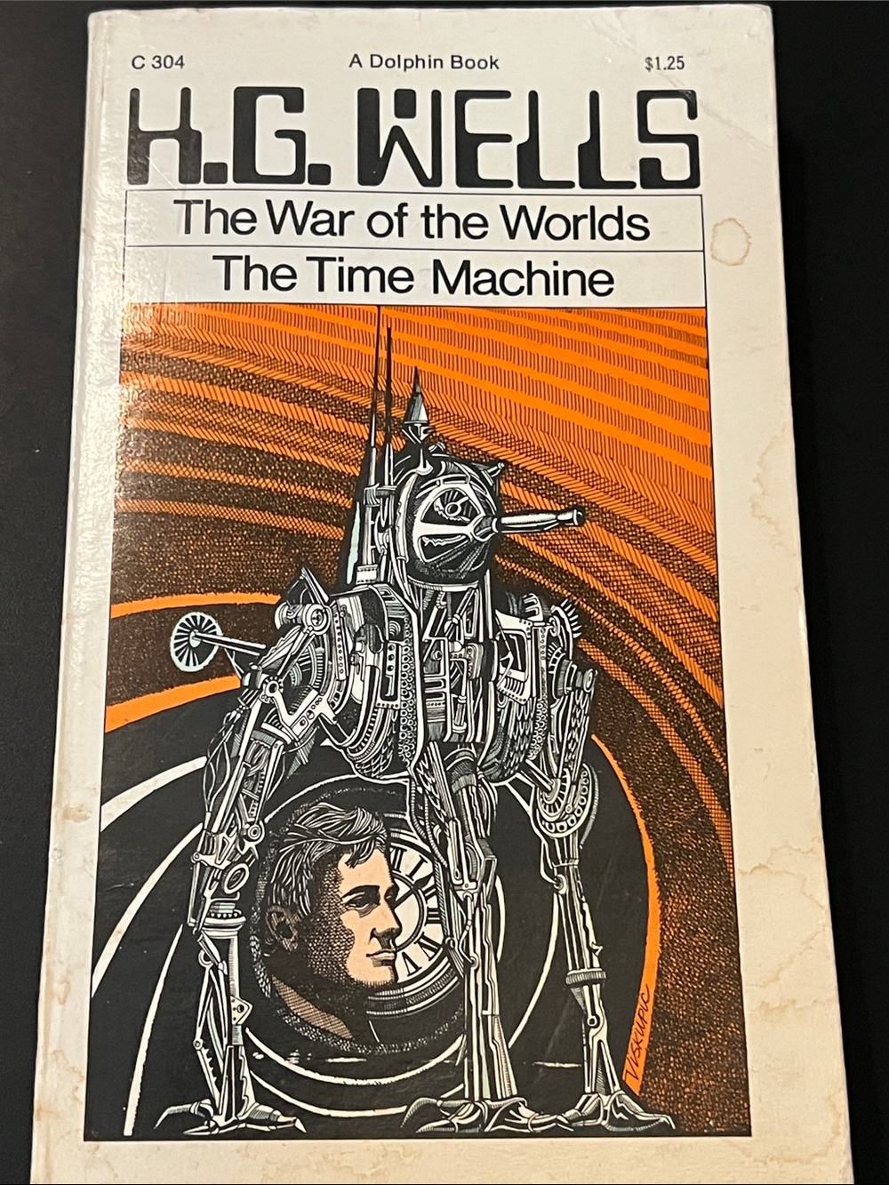 VTG 1961 H.G. Wells "The War of the Worlds / The Time Machine" Dolphin Books